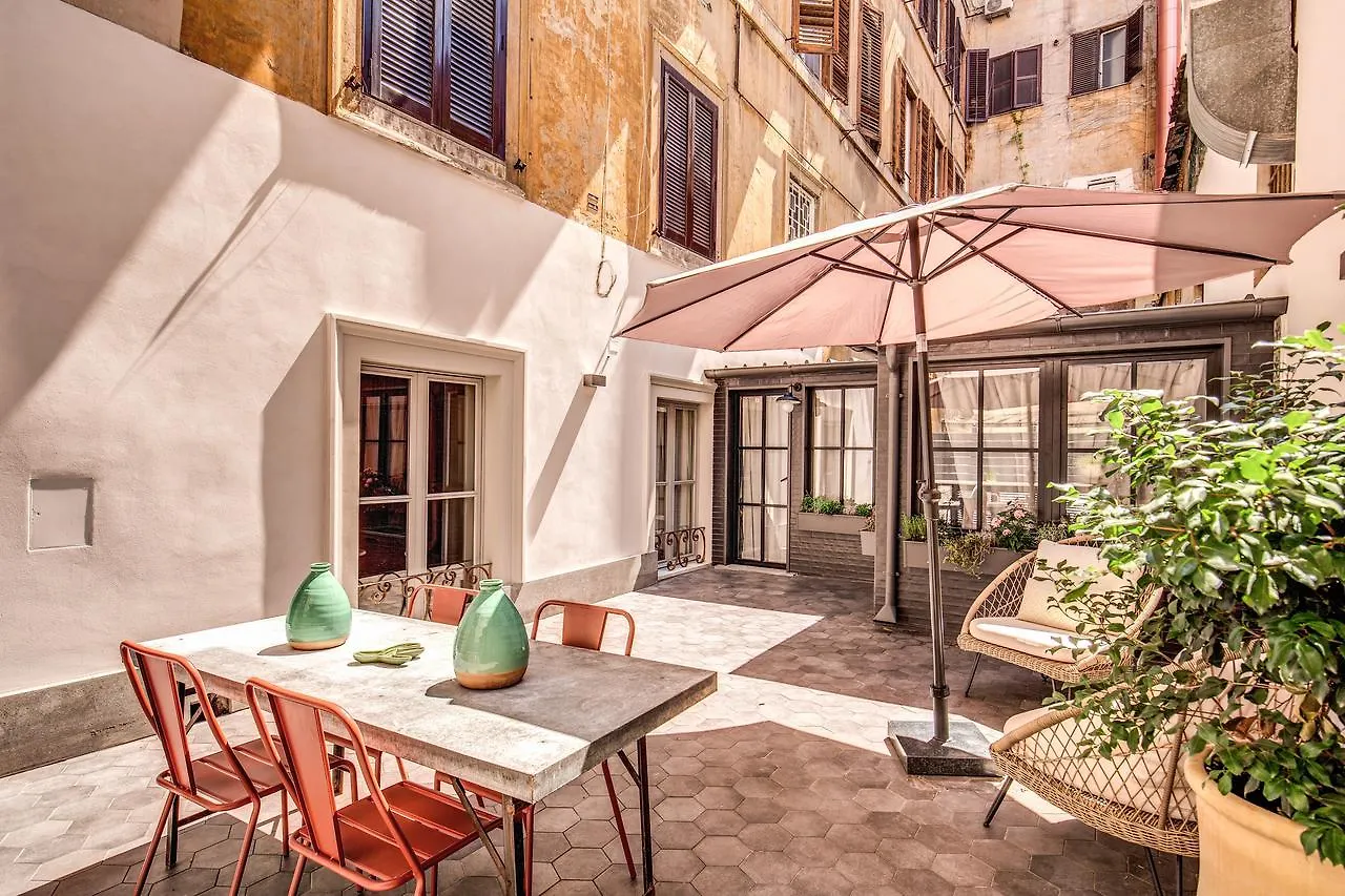 Decharme Apartment With Terrace In Monti Řím