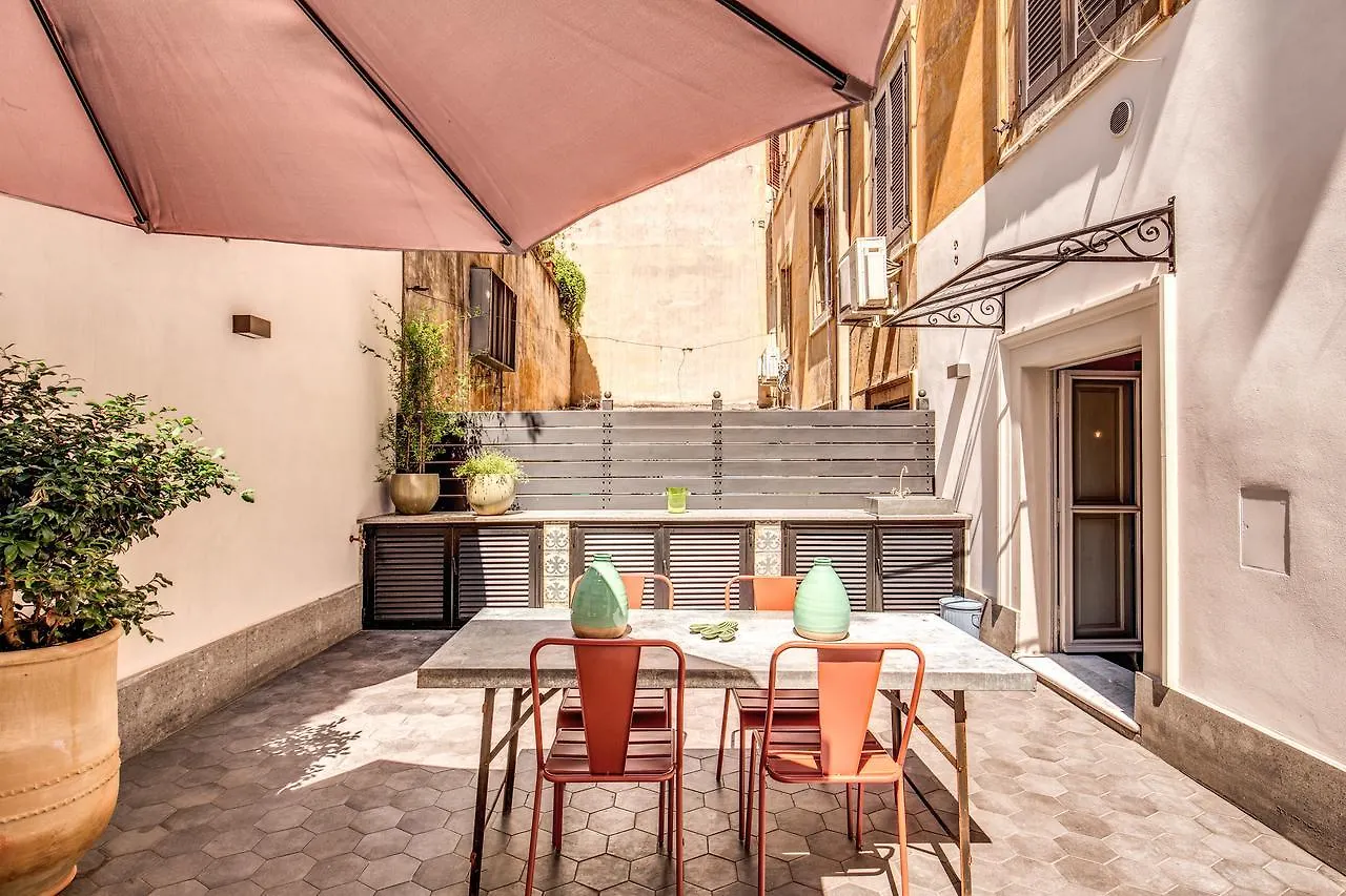 Decharme Apartment With Terrace In Monti Řím
